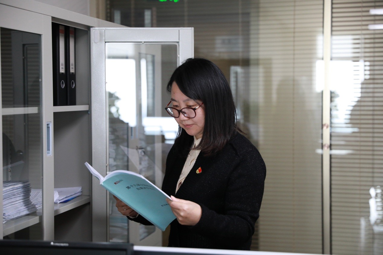 何旭麗2 何旭麗2