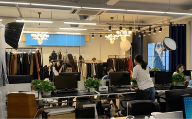 上海市通化商會走訪副會長企業華芾服飾，共話鞋帽零售新機遇